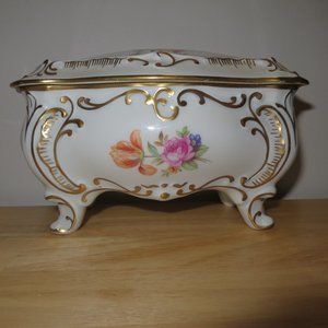 Vanity Dresser Trinket Box Graf von Henneberg Porzellan JL Menau C2462/P Germany